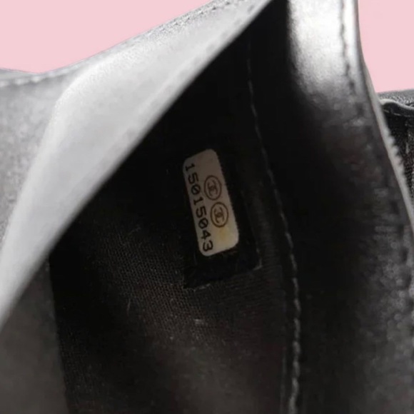 Chanel CC Yen Wallet in Quilted Patent Leather - Picture 8 of 12